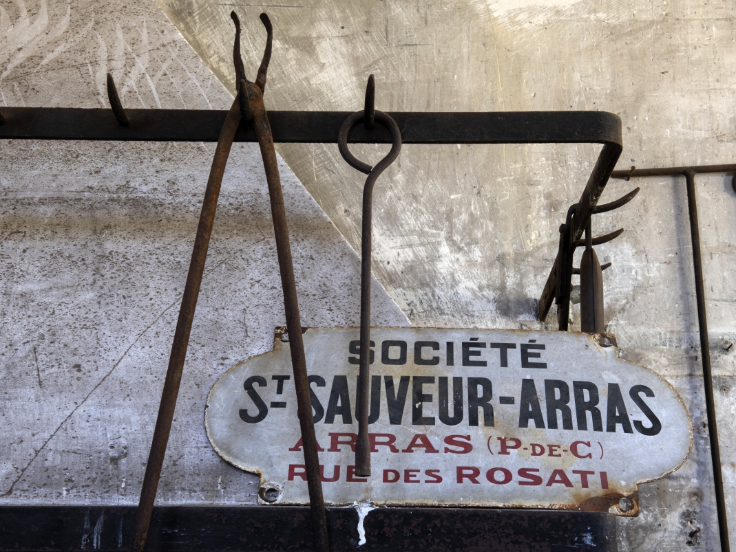 Agrandir l'image - fenêtre modale - Enseigne conservée dans la Forge.