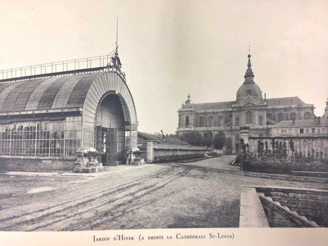 Agrandir l'image - fenêtre modale - Début XXe siècle. Jardin d’Hiver (à droite la Cathédrale Saint-Louis), photographie.