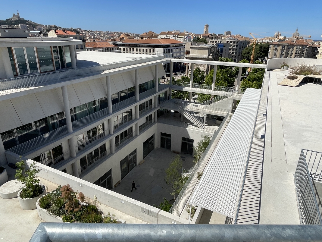 Agrandir l'image - fenêtre modale - Vue de l'IMVT depuis le toit