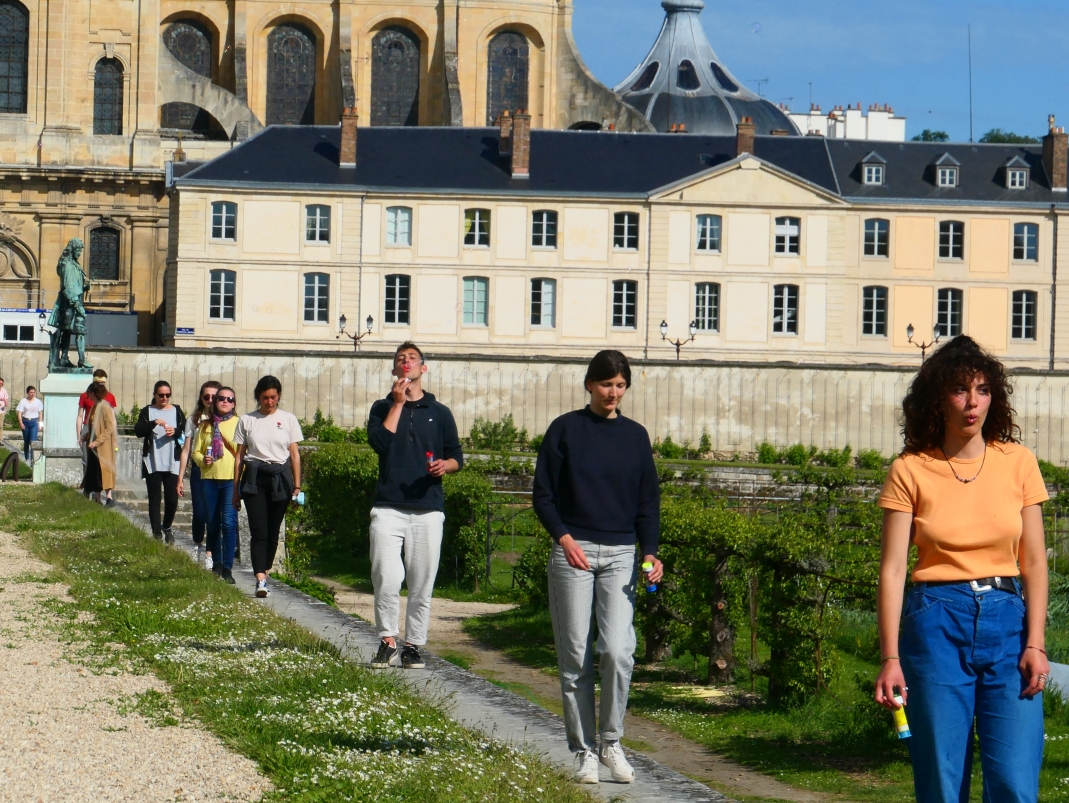 Agrandir l'image - fenêtre modale - Performance des étudiants en Arts, Paysage, Architecture lors du Festin.