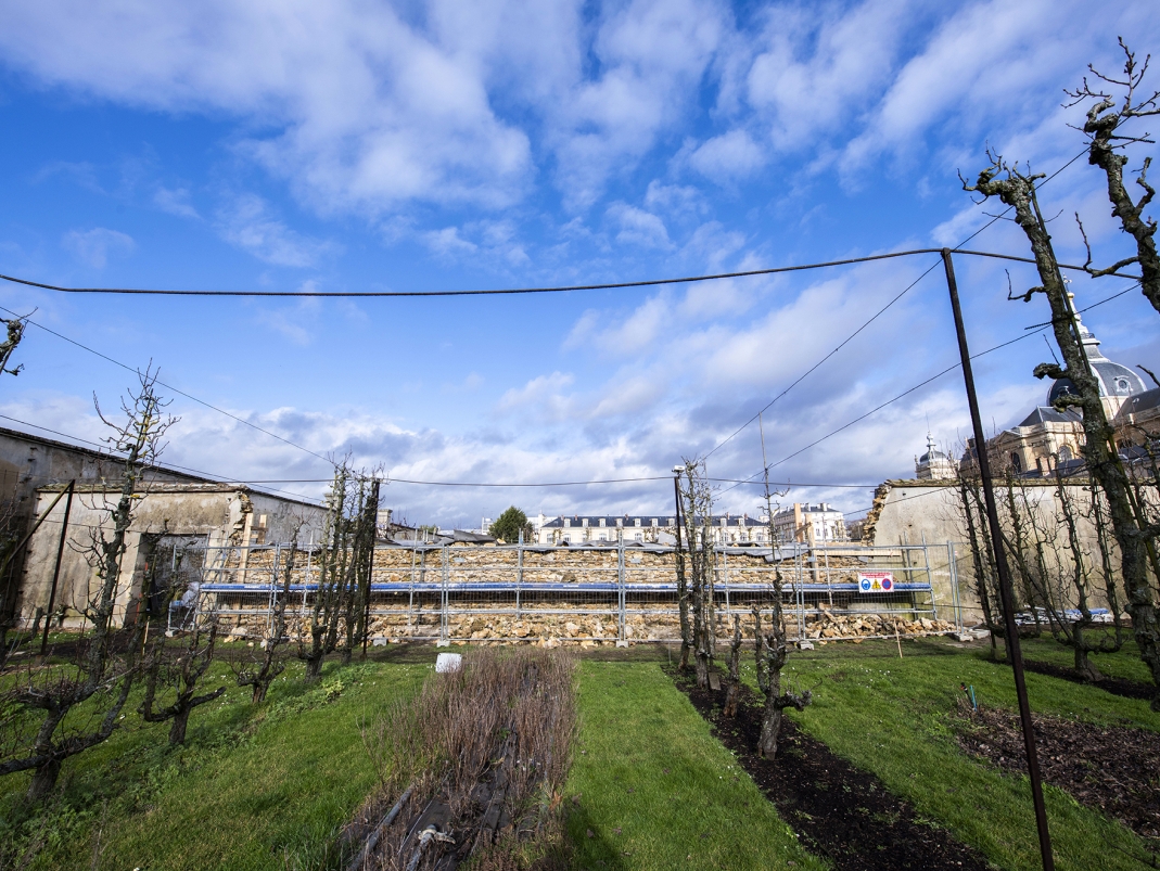 Agrandir l'image - fenêtre modale - Reconstruction du pan de mur effondré sur le M15.