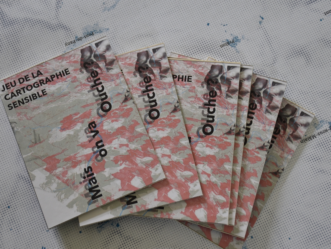 Agrandir l'image - fenêtre modale - Plusieurs exemplaires du jeu de la cartographie sensible créé par les étudiants.