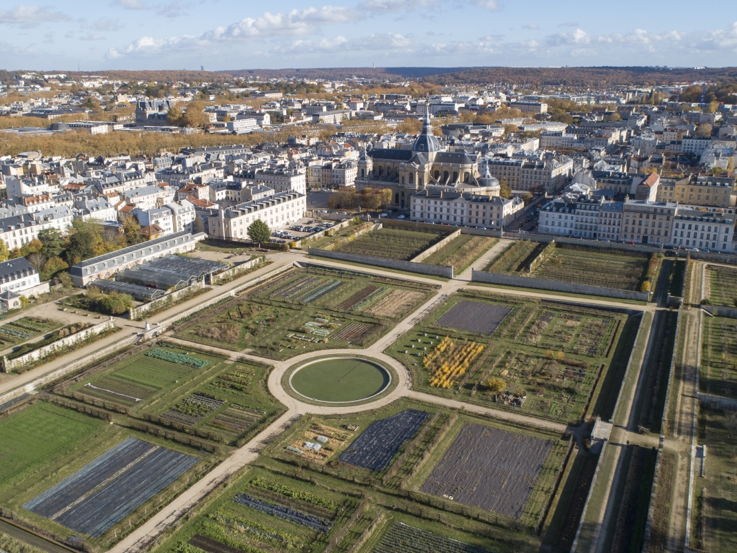 Agrandir l'image - fenêtre modale - Le Grand Carré se situe au coeur du Potager du Roi et représente une surface de 3 hectares.