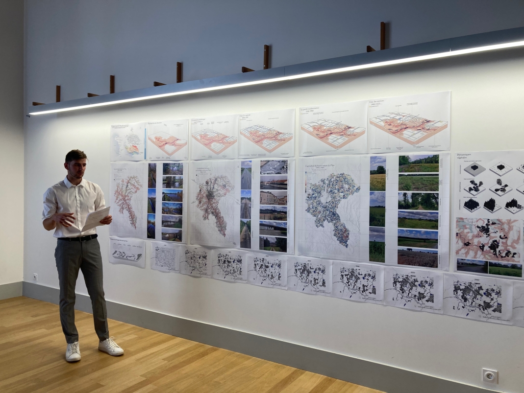 Agrandir l'image - fenêtre modale - Soutenance d'un projet de fin d'études par un étudiant