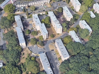 Agrandir l'image - fenêtre modale - Vue aérienne du site avec une densité végétale peu importante.